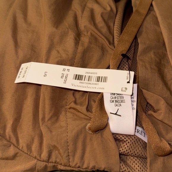 VICTORIA'S‎ SECRET
Parachute Weekend Jacket - Picture 9 of 9